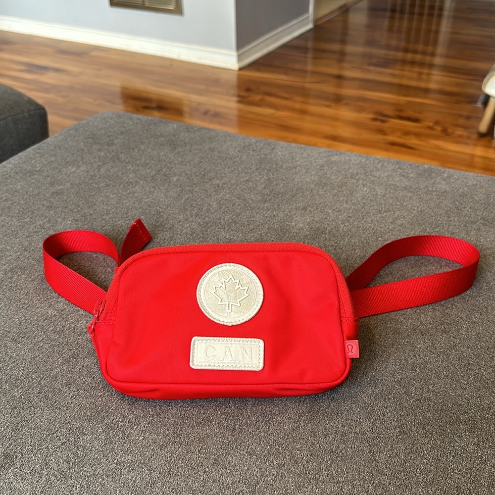 LULULEMON Team Canada Future Legacy Mini Belt Bag (True Red / Light Ivory) - Picture 2 of 9